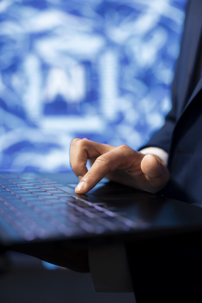 Especialista En Ti Codificacion En Computadora Portatil Programacion Inteligencia Artificial De Cerca 683x1024